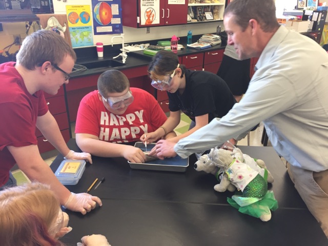 Kevin Hining fish dissection and anatomy lesson at Walkertown Middle School (by Brad Rhew)